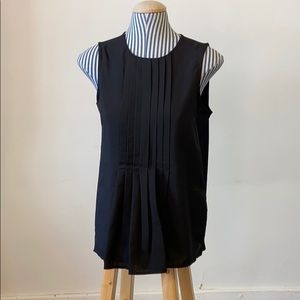 Black sleeveless pleated banana republic top small